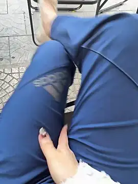 Meii-meyy online show from 04/22/26, 05:43