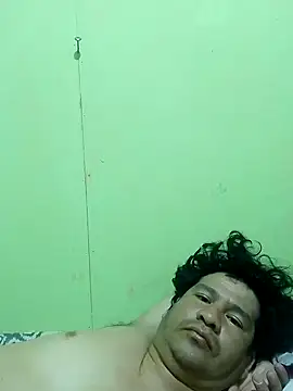 Snapshot of 3-11A chatting on 10/31/25, 04:57 3-11A online show from 10/31/25, 04:57