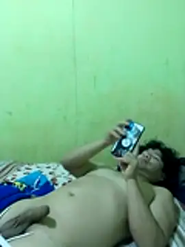 Snapshot of 3-11A chatting on 12/14/25, 06:52 3-11A online show from 12/14/25, 06:52