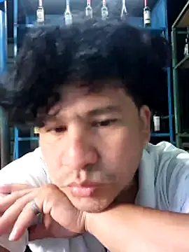 Snapshot of 3-11A chatting on 12/17/25, 02:23 3-11A online show from 12/17/25, 02:23