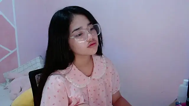 Snapshot of aaliyah_walker chatting on 11/17/25, 11:49 aaliyah walker online show from 11/17/25, 11:49