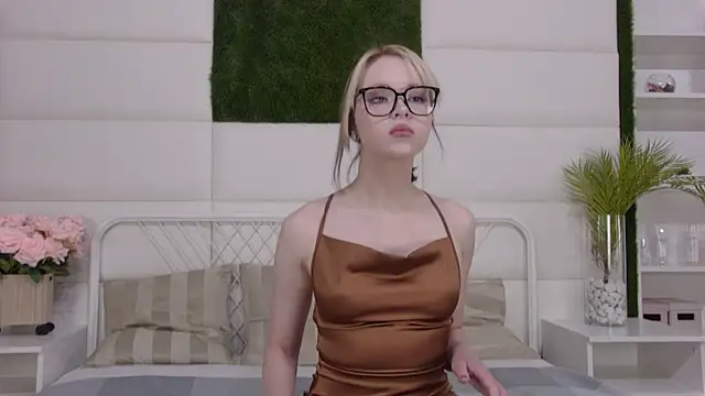 MollyHuntt online show from 09/13/25, 07:02