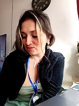 Snapshot of ALEJA__07 chatting on 09/27/25, 08:47 ALEJA 07 online show from 09/27/25, 08:47