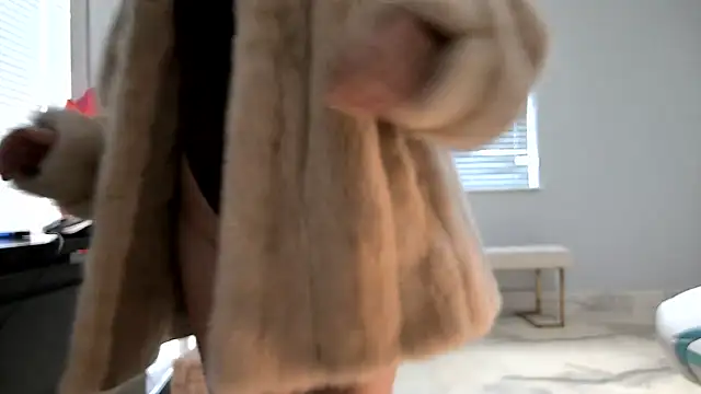 Snapshot of foxyroxymilf chatting on 11/17/25, 11:38 foxyroxymilf online show from 11/17/25, 11:38