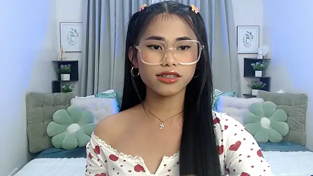 PrettyBlythes TS online show from 10/19/25, 04:07