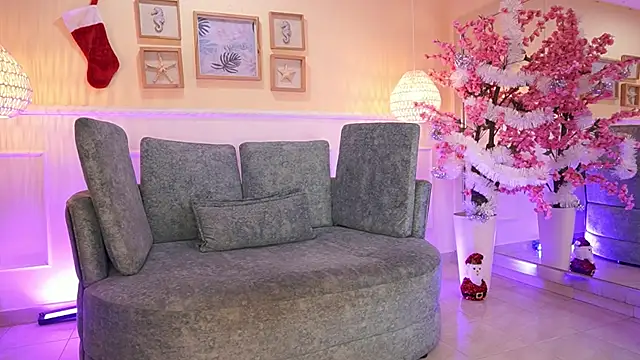 NicoleCrawft online show from 12/05/25, 07:10