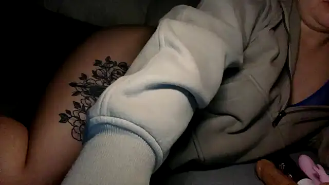 Snapshot of Izzy_not_so_innocent chatting on 11/15/25, 10:15 Izzy not so innocent online show from 11/15/25, 10:15