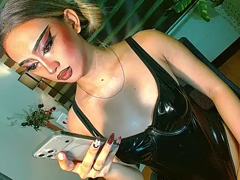 Queen yasii 88 online show from 04/23/26, 02:41