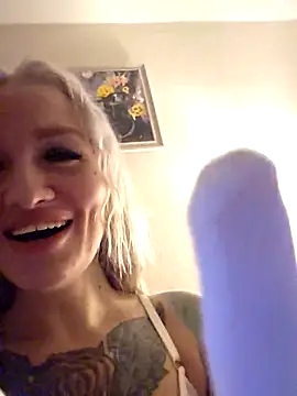 Snapshot of KateMonroe chatting on 12/15/25, 09:30 KateMonroe online show from 12/15/25, 09:30