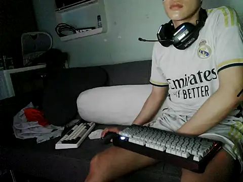 boyhigh1997 online show from 04/05/26, 05:43