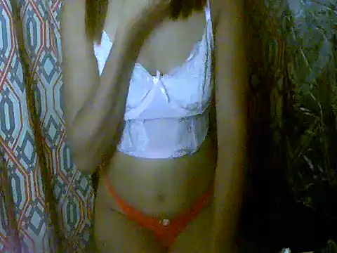 Snapshot of Virgen_christine01 chatting on 10/05/25, 02:04 Virgen christine01 online show from 10/05/25, 02:04