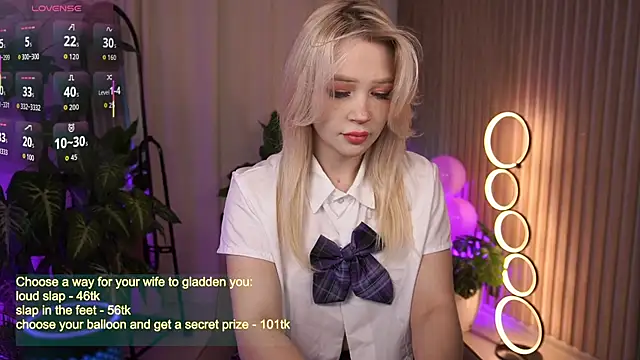 Snapshot of LauraWifeness chatting on 10/02/25, 06:20 LauraWifeness online show from 10/02/25, 06:20
