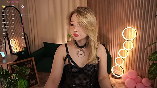 LauraWifeness online show from 03/26/26, 06:30