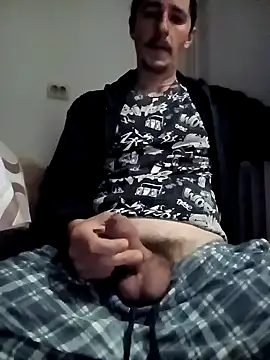 hugecock4u1990 online show from 04/13/26, 03:45