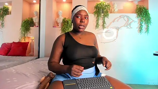 NanyMoreno online show from 11/19/25, 12:16