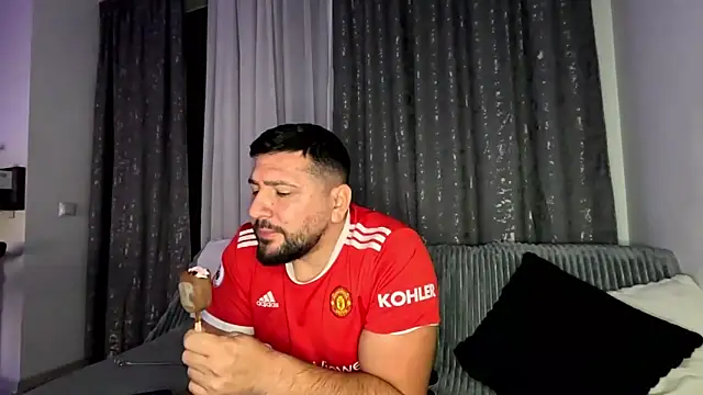 Gold Alpha Boy online show from 09/29/25, 08:13