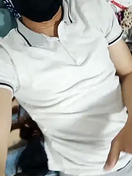 Snapshot of jacqueen_7 chatting on 10/27/25, 03:32 jacqueen 7 online show from 10/27/25, 03:32