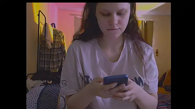 Snapshot of Lunliss chatting on 06/14/26, 02:30 Lunliss online show from 06/14/26, 02:30