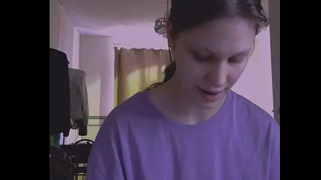 Snapshot of Lunliss chatting on 07/19/26, 04:22 Lunliss online show from 07/19/26, 04:22