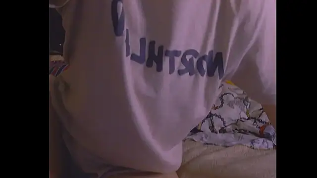 Snapshot of Lunliss chatting on 07/25/26, 04:59 Lunliss online show from 07/25/26, 04:59