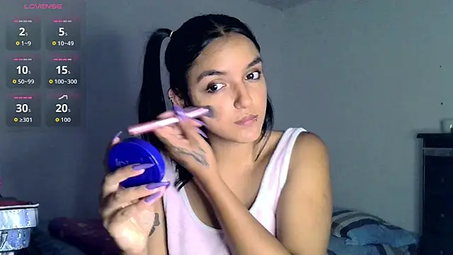 Snapshot of Ari_20_ chatting on 05/07/26, 01:11 Ari 20 online show from 05/07/26, 01:11