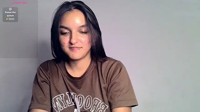 Snapshot of Ari_20_ chatting on 05/28/26, 04:10 Ari 20 online show from 05/28/26, 04:10