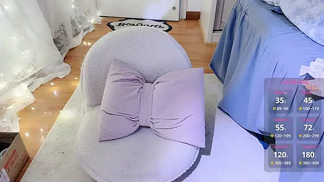 Snapshot of charlotte520 chatting on 09/15/25, 02:11 charlotte520 online show from 09/15/25, 02:11