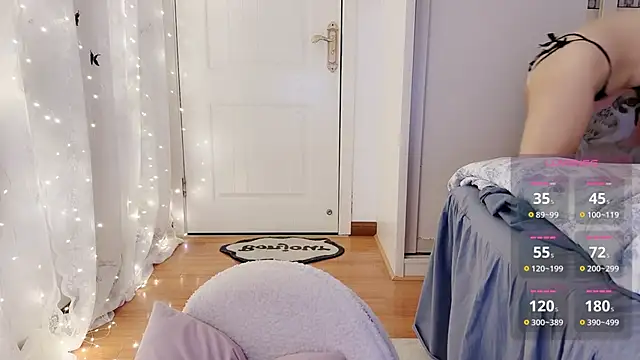 Snapshot of charlotte520 chatting on 09/23/25, 12:35 charlotte520 online show from 09/23/25, 12:35