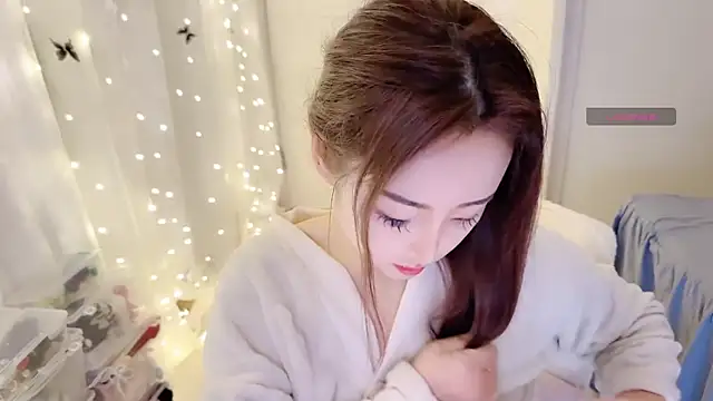 Snapshot of charlotte520 chatting on 11/21/25, 01:15 charlotte520 online show from 11/21/25, 01:15