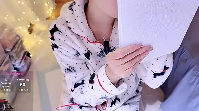 Snapshot of charlotte520 chatting on 11/26/25, 05:19 charlotte520 online show from 11/26/25, 05:19