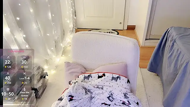 Snapshot of charlotte520 chatting on 12/15/25, 05:12 charlotte520 online show from 12/15/25, 05:12