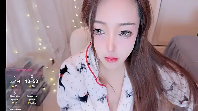 Snapshot of charlotte520 chatting on 01/13/26, 12:05 charlotte520 online show from 01/13/26, 12:05