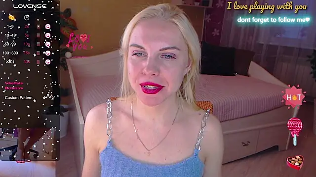 Snapshot of LiSinDoll chatting on 10/15/25, 01:28 LiSinDoll online show from 10/15/25, 01:28