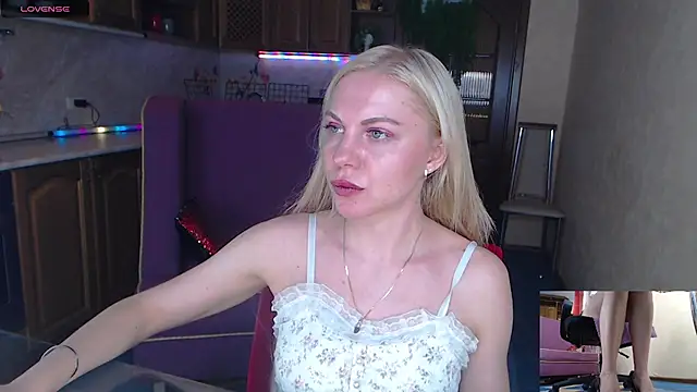 Snapshot of LiSinDoll chatting on 10/20/25, 06:58 LiSinDoll online show from 10/20/25, 06:58