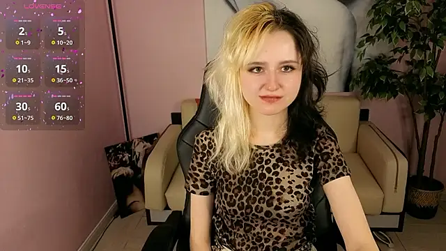 girl next doorr online show from 03/06/26, 01:07