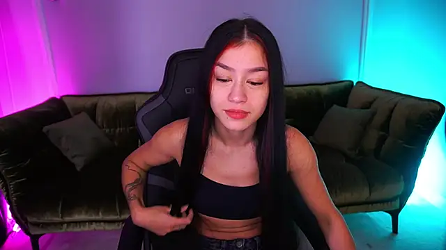 Snapshot of FataleNellie chatting on 11/12/25, 10:41 FataleNellie online show from 11/12/25, 10:41