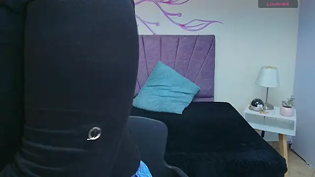 Lia Blake  online show from 11/15/25, 12:13