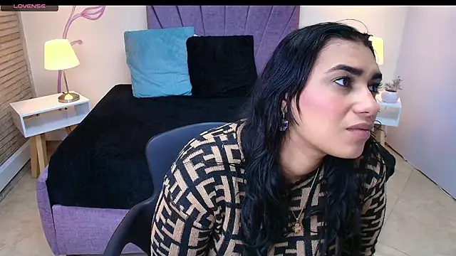 Lia Blake  online show from 11/18/25, 12:20