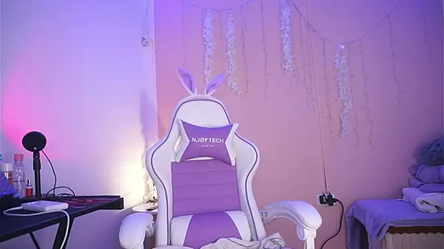 Violet moon24 online show from 11/21/25, 09:57