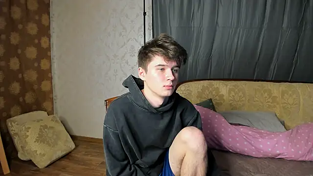 Snapshot of SherlockMax chatting on 10/15/25, 06:41 SherlockMax online show from 10/15/25, 06:41