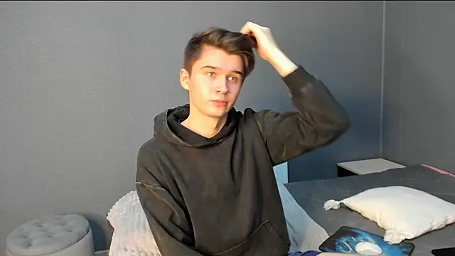 Snapshot of SherlockMax chatting on 10/16/25, 07:15 SherlockMax online show from 10/16/25, 07:15