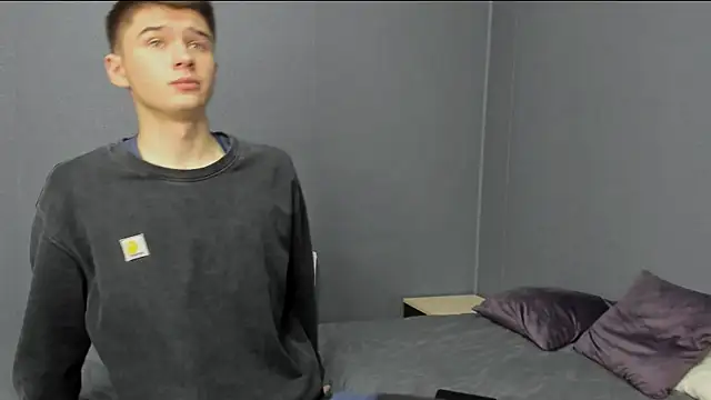 Snapshot of SherlockMax chatting on 11/15/25, 07:21 SherlockMax online show from 11/15/25, 07:21