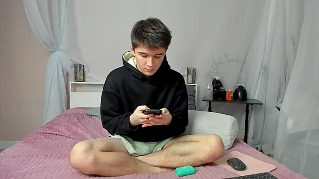 Snapshot of SherlockMax chatting on 01/11/26, 10:31 SherlockMax online show from 01/11/26, 10:31