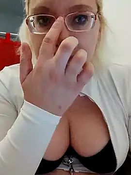 VikaKing online show from 12/05/25, 08:27