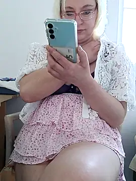 VikaKing online show from 12/15/25, 12:53