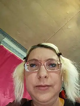 Snapshot of VikaKing chatting on 06/04/26, 11:49 VikaKing online show from 06/04/26, 11:49