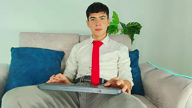 CamiiGuzmanX online show from 10/01/25, 08:04