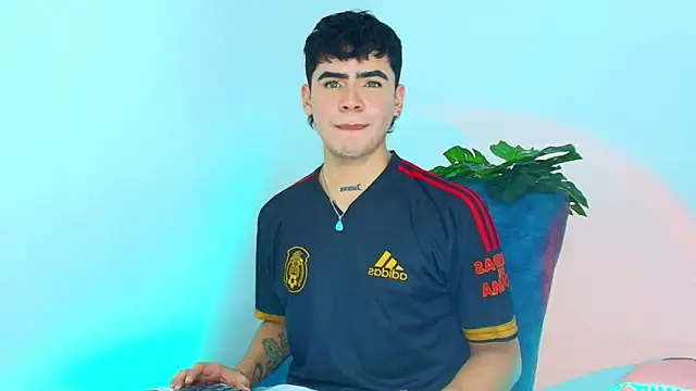 CamiiGuzmanX online show from 11/05/25, 07:36