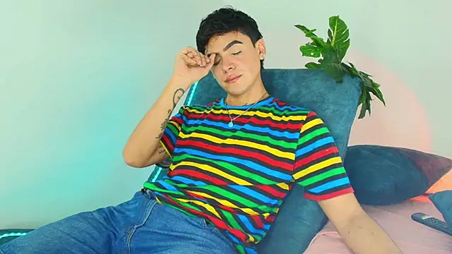 CamiiGuzmanX online show from 12/03/25, 09:24