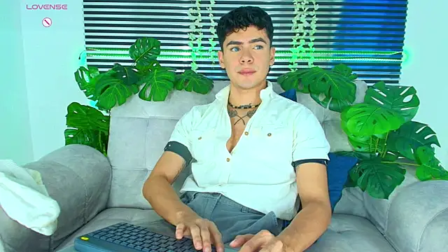 CamiiGuzmanX online show from 03/15/26, 05:08